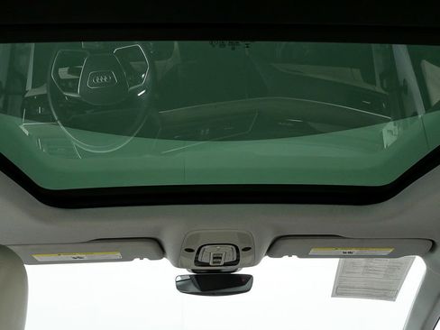 Used 2021 Audi e-tron Prestige w/ Prestige Package image 20