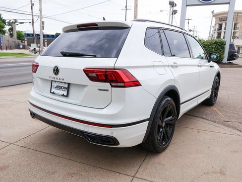 Used 2024 Volkswagen Tiguan SE R-Line AWD/4WD image 5