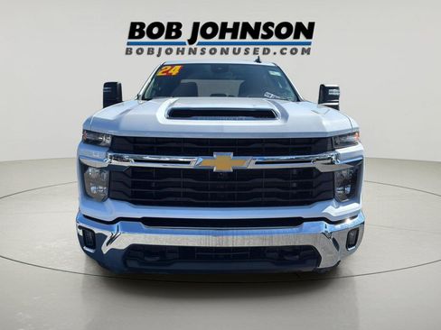 Used 2024 Chevrolet Silverado 2500 LT w/ True North Edition AWD/4WD image 2