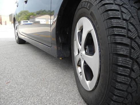 Used 2012 Toyota Prius Four image 21