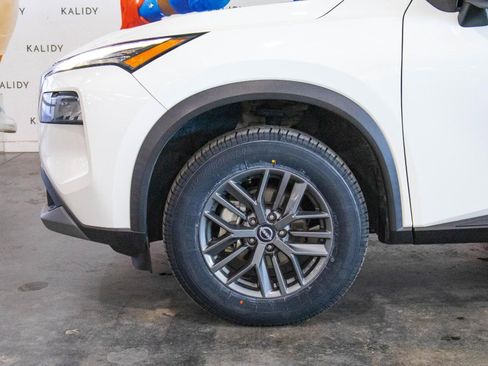 Used 2022 Nissan Rogue S image 15