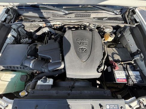 Used 2017 Toyota Tacoma TRD Off-Road image 38