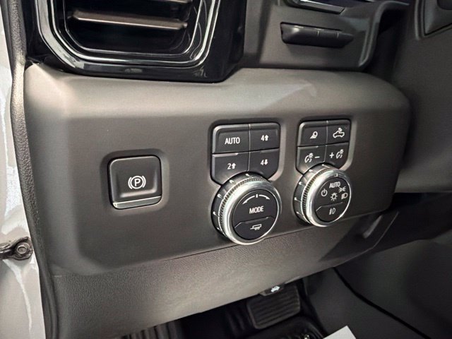 Used 2025 GMC Sierra 2500 AT4 w/ AT4 Premium Plus Package AWD/4WD image 24