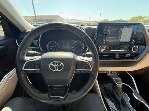 Used 2021 Toyota Highlander XLE FWD image 22
