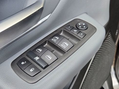 Used 2022 RAM 1500 Big Horn AWD/4WD image 12