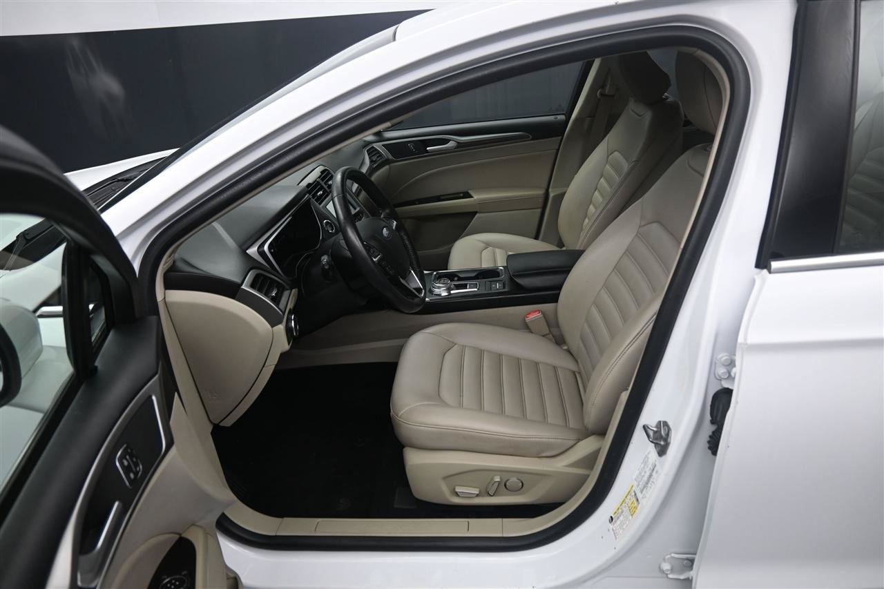 Used 2020 Ford Fusion SEL FWD image 11