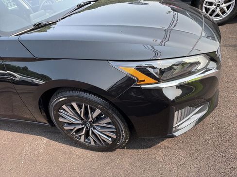 Used 2025 Nissan Altima 2.5 SV FWD image 2