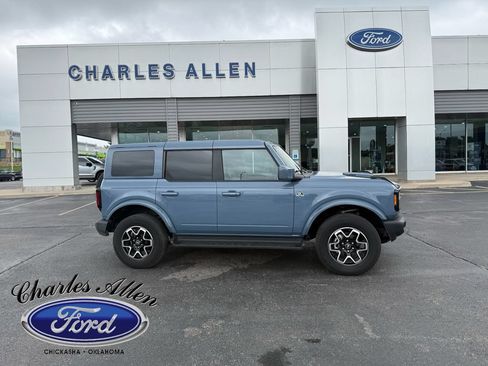 Used 2025 Ford Bronco Outer Banks AWD/4WD image 2