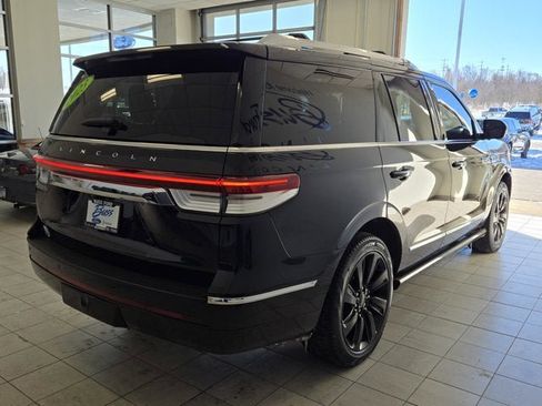 Used 2023 Lincoln Navigator Reserve image 12