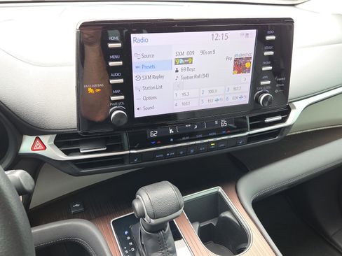 Used 2023 Toyota Sienna XLE image 21