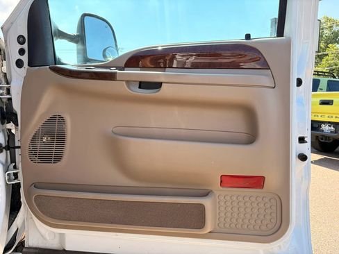 Used 2004 Ford F350 Lariat AWD/4WD image 11