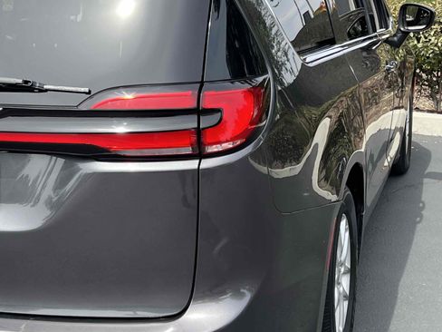 Used 2023 Chrysler Pacifica Touring-L image 56