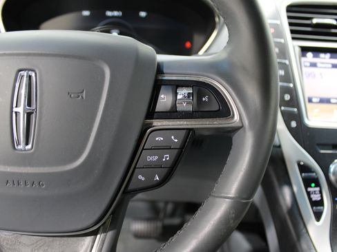 Used 2019 Lincoln Nautilus Reserve w/ Driver Assistance Package image 12