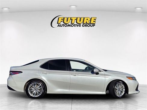 Certified 2018 Toyota Camry XLE image 4