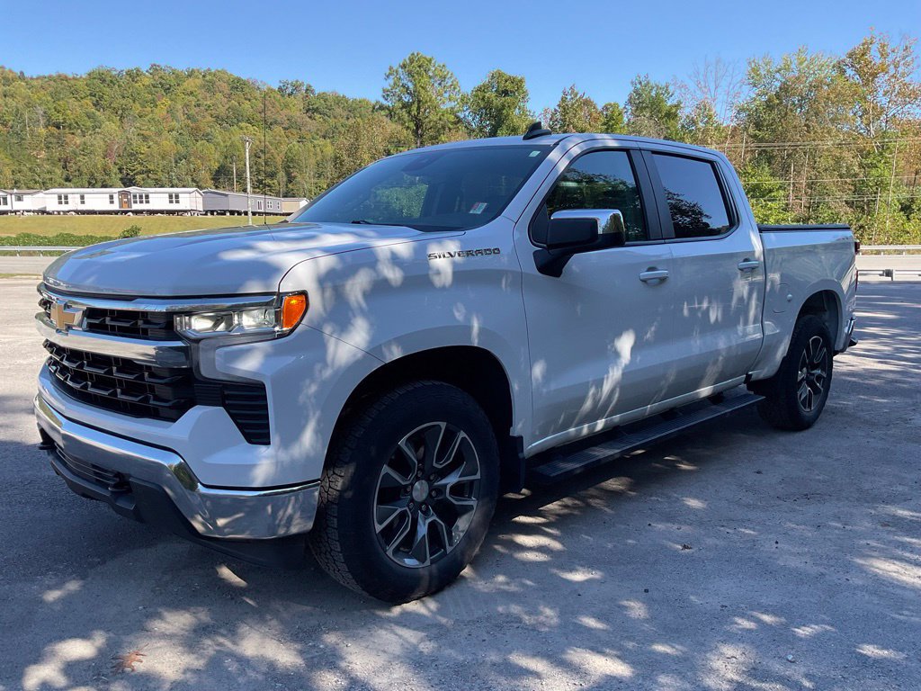 Used 2024 Chevrolet Silverado 1500 LT AWD/4WD image 3