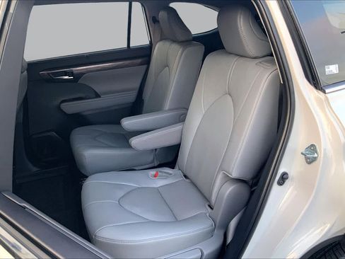 Used 2026 Toyota Highlander Platinum AWD/4WD image 20