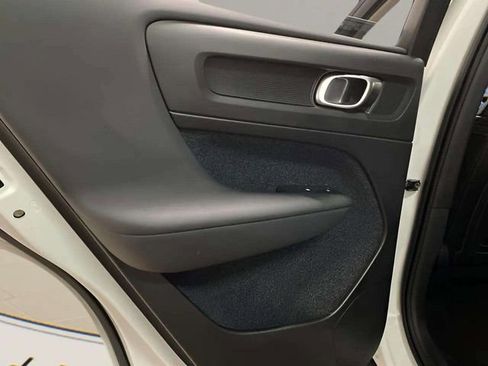 Used 2025 Volvo XC40 B5 Plus image 85