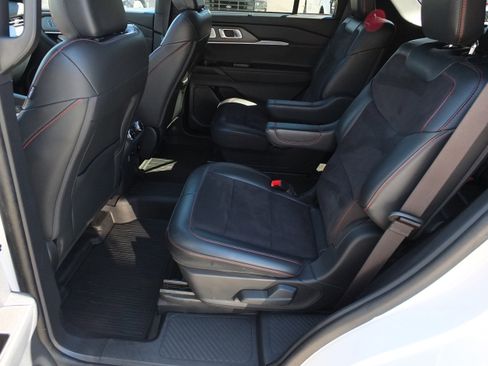 Used 2025 Ford Explorer ST image 13