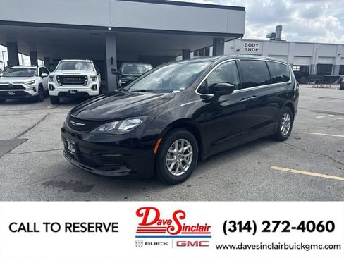 Used 2023 Chrysler Voyager LX FWD image 1