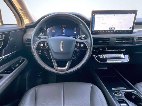 Used 2025 Lincoln Corsair Reserve FWD image 10