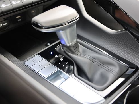 Certified 2025 Hyundai Elantra SEL FWD image 27