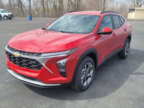 New 2026 Chevrolet Trax LT w/ Driver Confidence Package FWD image 5