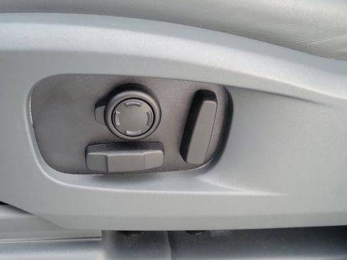 Used 2023 Land Rover Defender 110 X-Dynamic SE AWD/4WD image 16