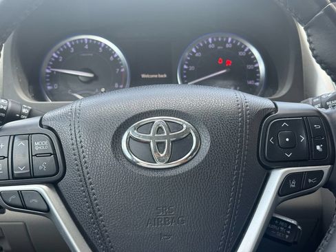 Used 2018 Toyota Highlander XLE FWD image 7