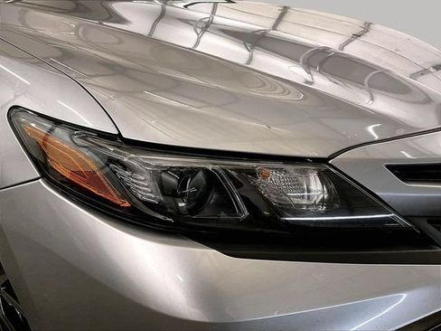 Used 2021 Toyota Camry SE w/ Cold Weather Package FWD image 27