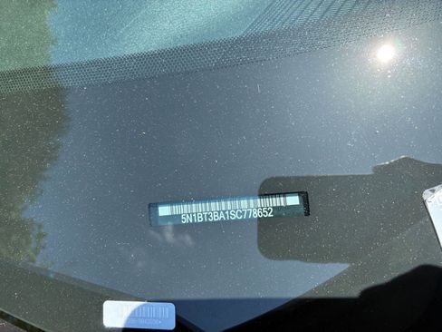 Used 2025 Nissan Rogue SV FWD image 33
