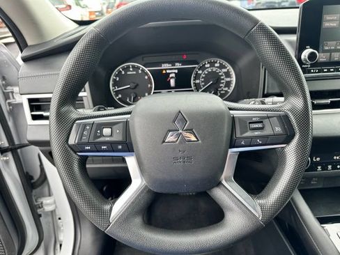 Used 2022 Mitsubishi Outlander ES AWD/4WD image 16