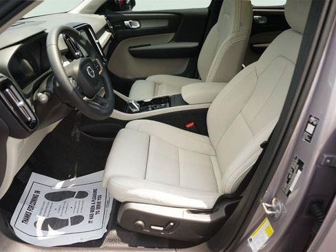 Used 2026 Volvo XC40 B5 Ultra w/ Protection Package Premier AWD/4WD image 9
