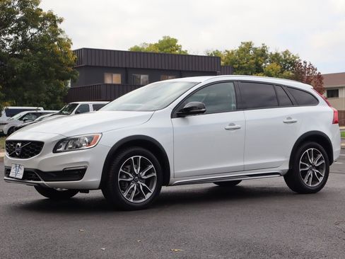 Used 2018 Volvo V60 T5 Cross Country w/ Convenience Package image 11