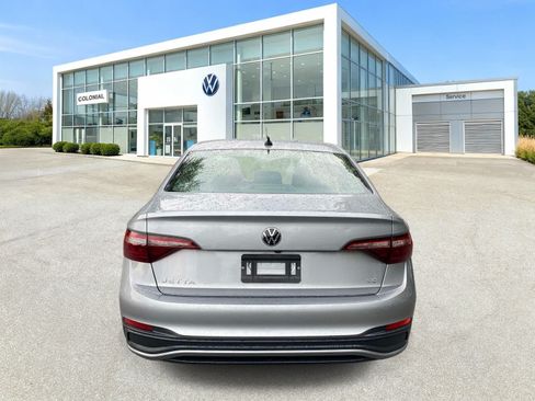 Certified 2024 Volkswagen Jetta SE FWD image 4