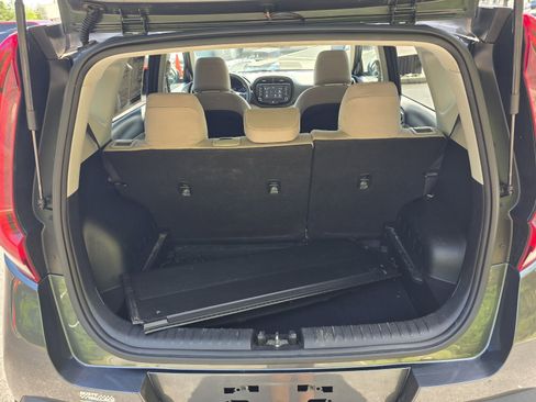 Used 2020 Kia Soul LX FWD image 25