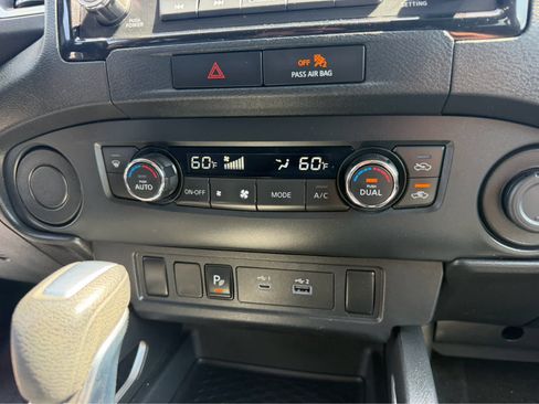 Used 2022 Nissan Frontier SV w/ Technology Package RWD image 31