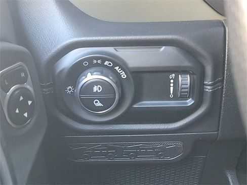 Used 2024 Jeep Gladiator Mojave image 30