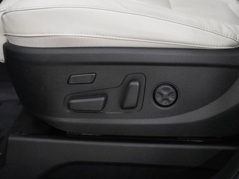 Used 2025 Kia Telluride SX w/ SX Captain's Chair Package image 31