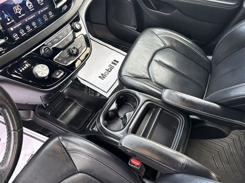 Used 2020 Chrysler Pacifica Touring-L w/ Advanced Safetytec Group image 22