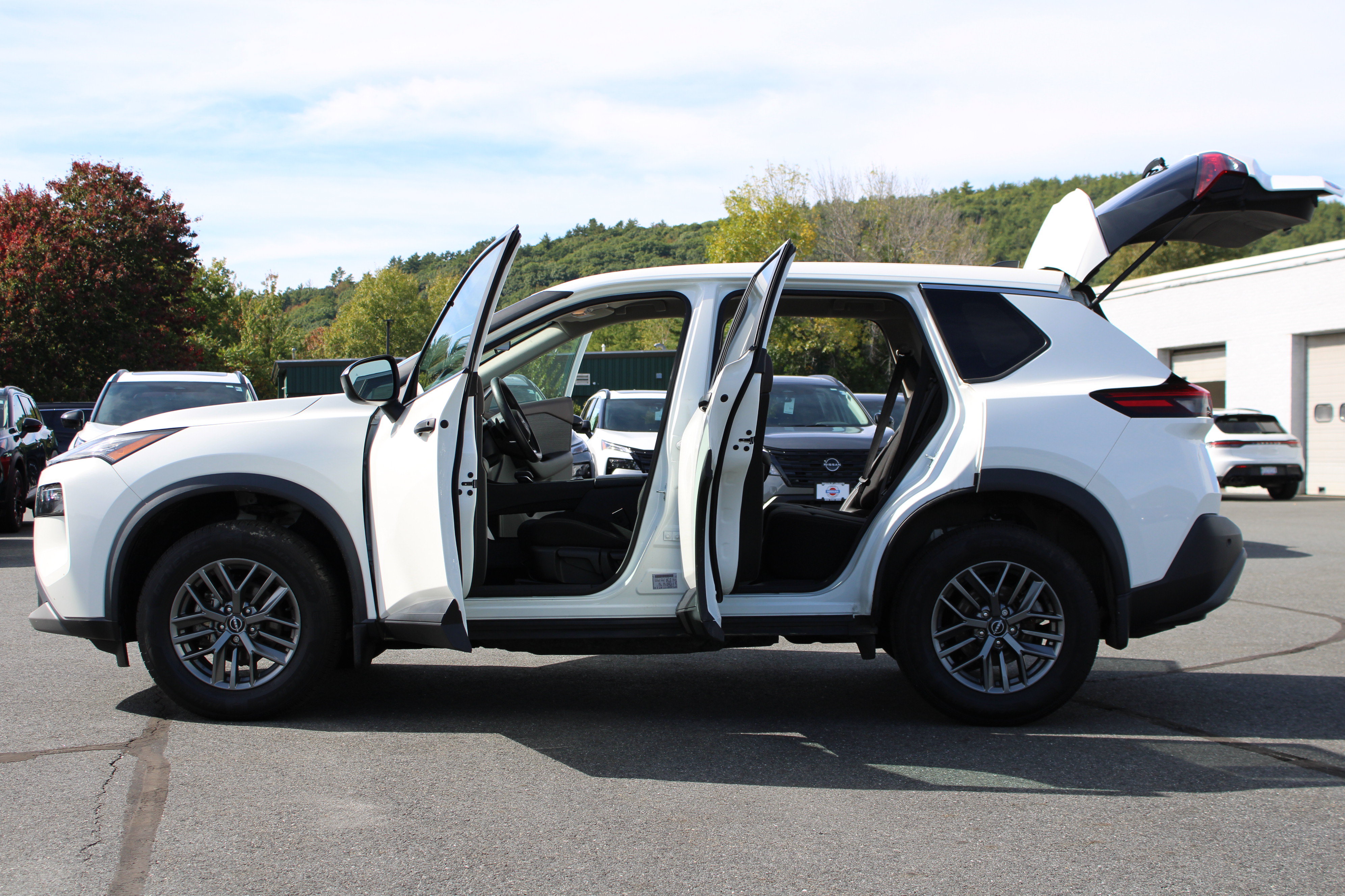 Used 2023 Nissan Rogue S AWD/4WD image 14