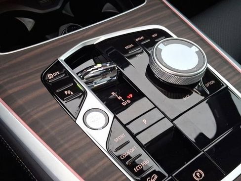 Certified 2025 BMW X5 xDrive40i w/ Executive Package image 17