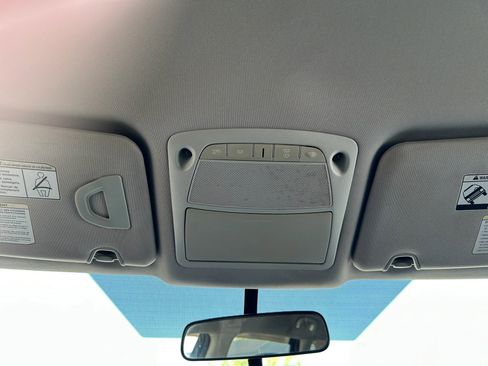 Used 2015 Nissan Rogue SV image 22