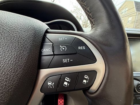 Used 2016 Jeep Grand Cherokee Overland w/ Advanced Technology Group image 24