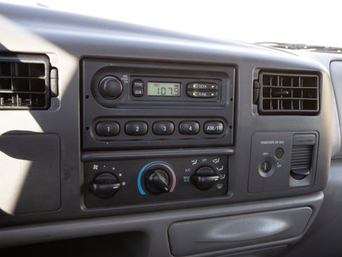 Used 2001 Ford F450 XL image 17