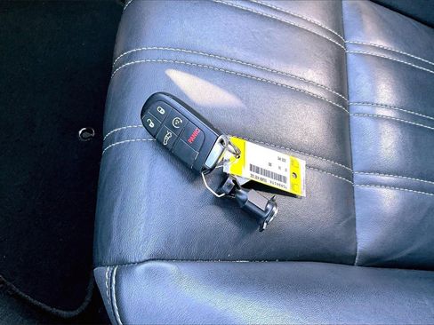 Certified 2021 Chrysler 300 S image 31