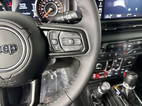 Used 2026 Jeep Gladiator Rubicon AWD/4WD image 13