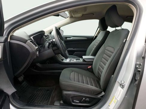 Used 2018 Ford Fusion SE FWD image 16
