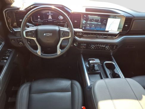 Used 2025 Chevrolet Silverado 1500 LT Trail Boss w/ Convenience Package II AWD/4WD image 9