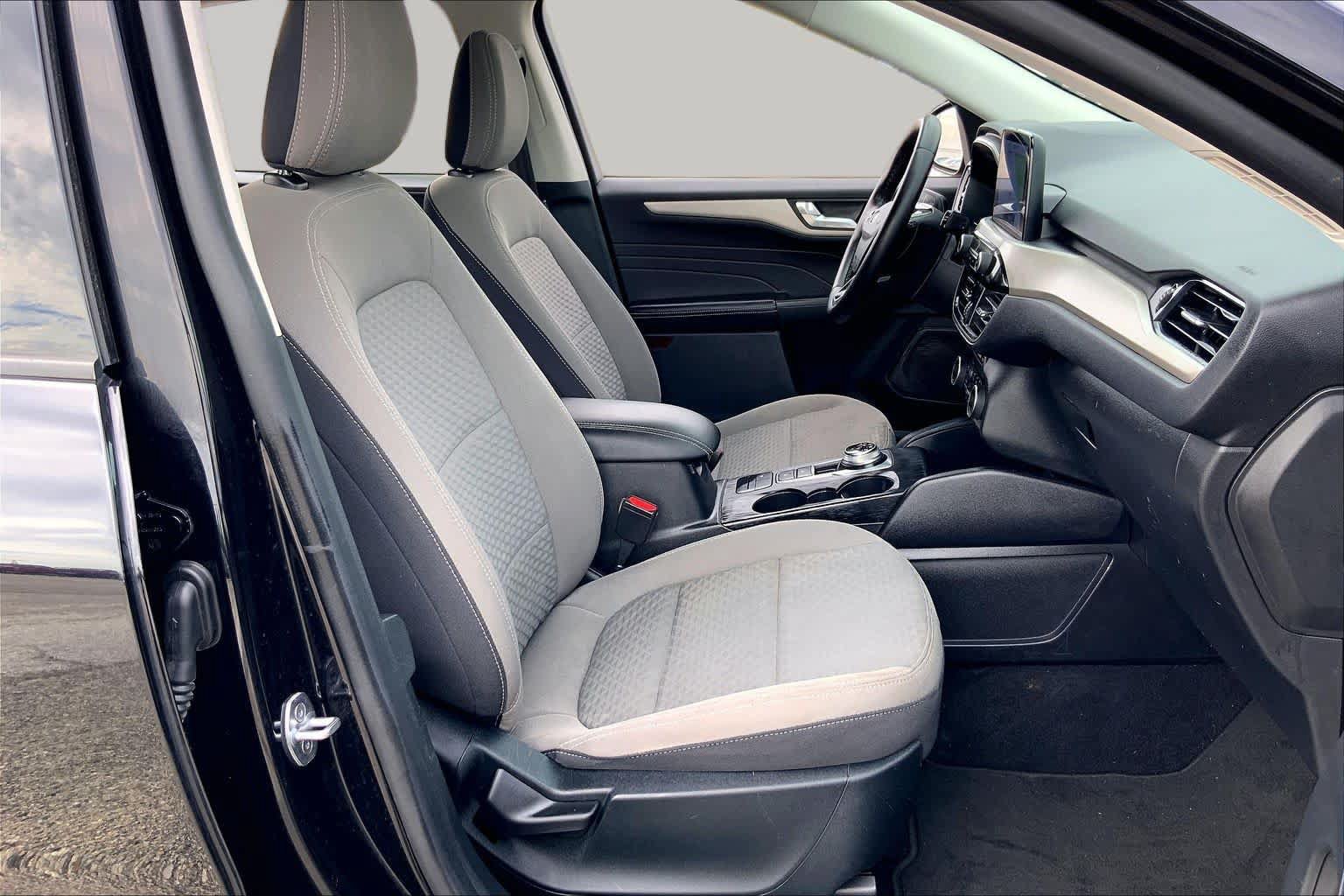 Used 2021 Ford Escape SE w/ SE Sport Appearance Package FWD image 9