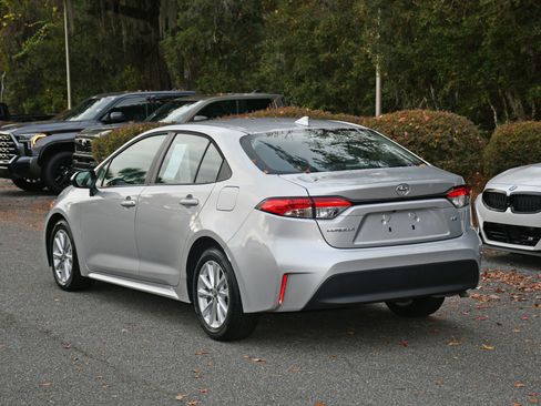 Certified 2023 Toyota Corolla LE image 3